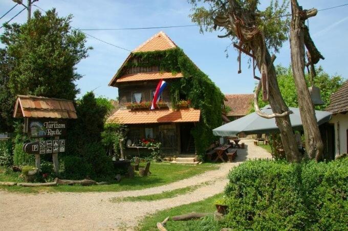 Гостевой дом Rural Tourism Family Ravlic Muzilovcica Экстерьер фото