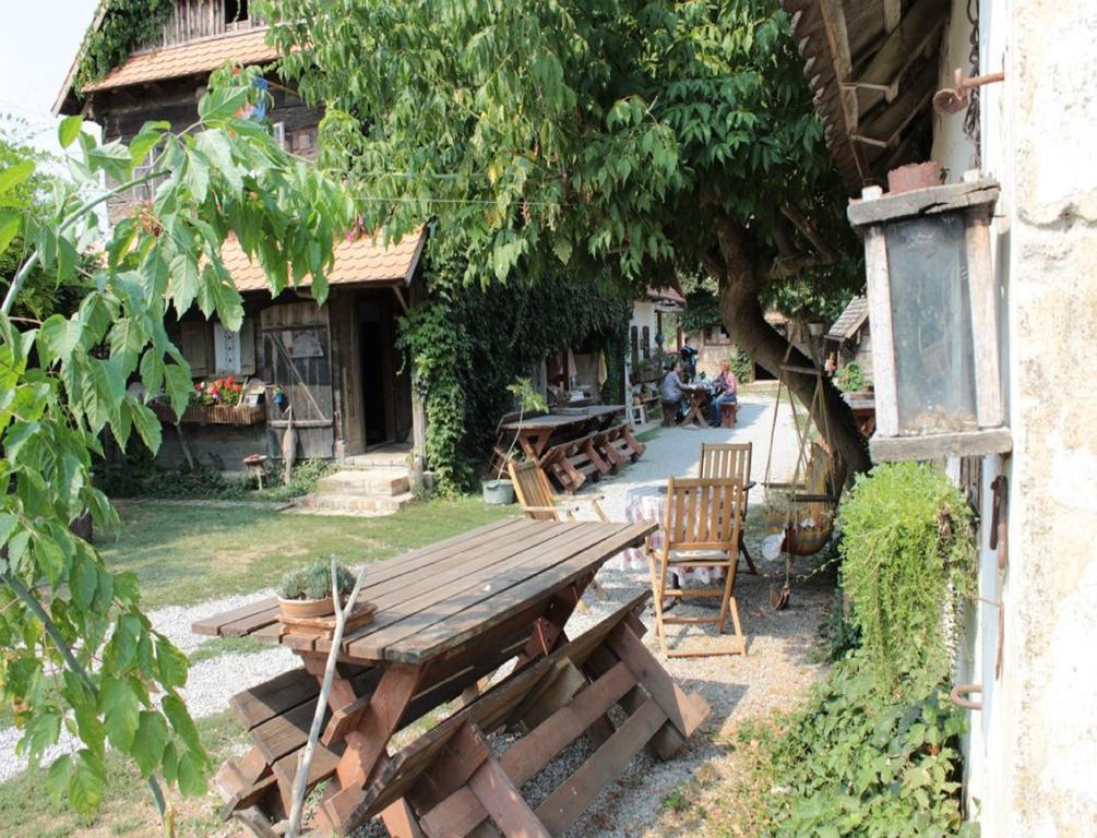 Гостевой дом Rural Tourism Family Ravlic Muzilovcica Экстерьер фото